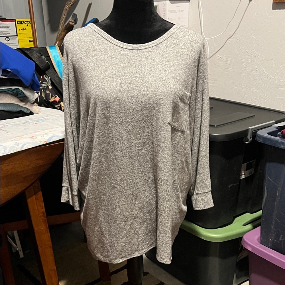 Gray three quarter Top. Soft